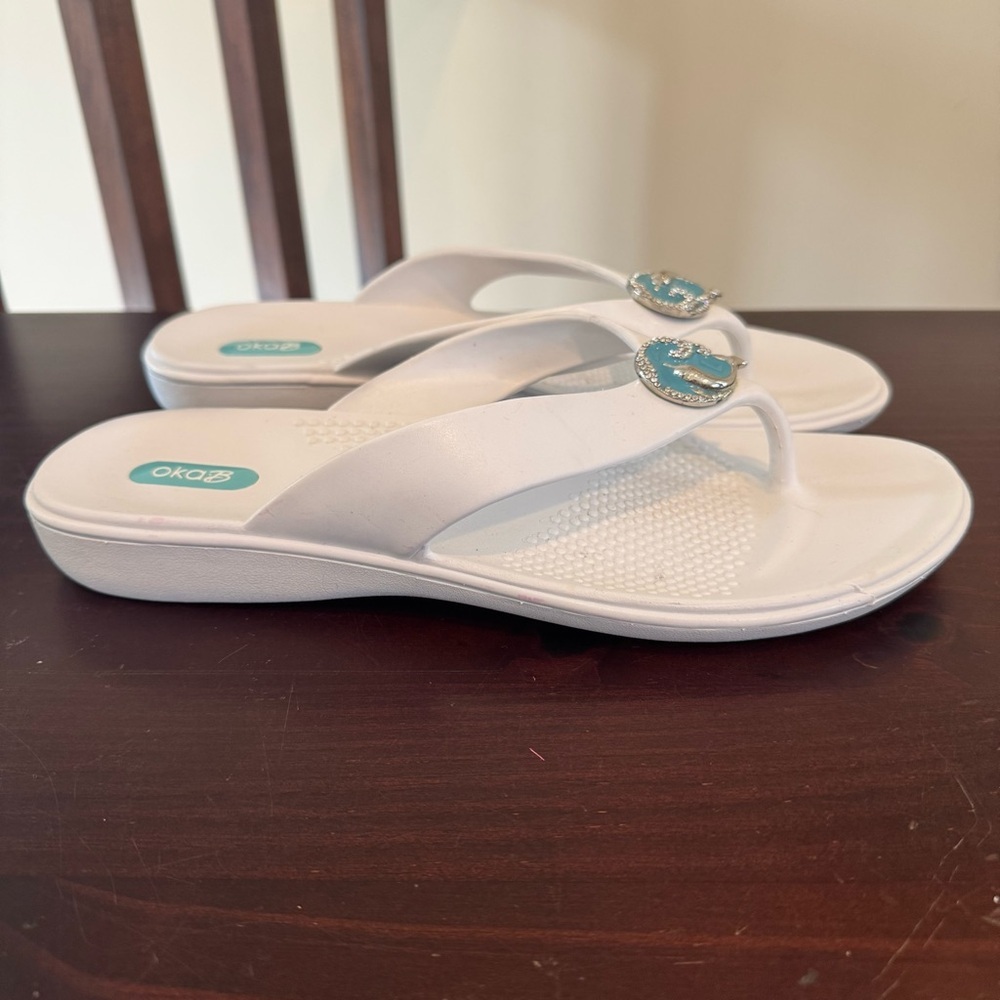 Oka B White Dolphins flip flops size Large (10-11) - Picture 5 of 10